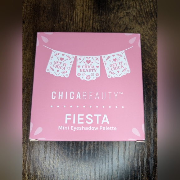 5/75$ CHICA BEAUTY Mini Fiesta Eyeshadow Palette - Picture 7 of 15